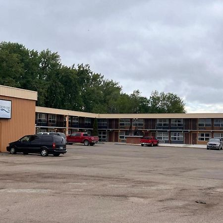 Devils Lake Inn By Oyo Near Devils Lake Regional Airport Exteriör bild