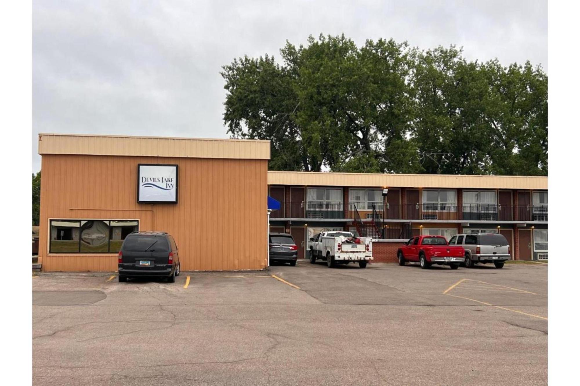 Devils Lake Inn By Oyo Near Devils Lake Regional Airport Exteriör bild