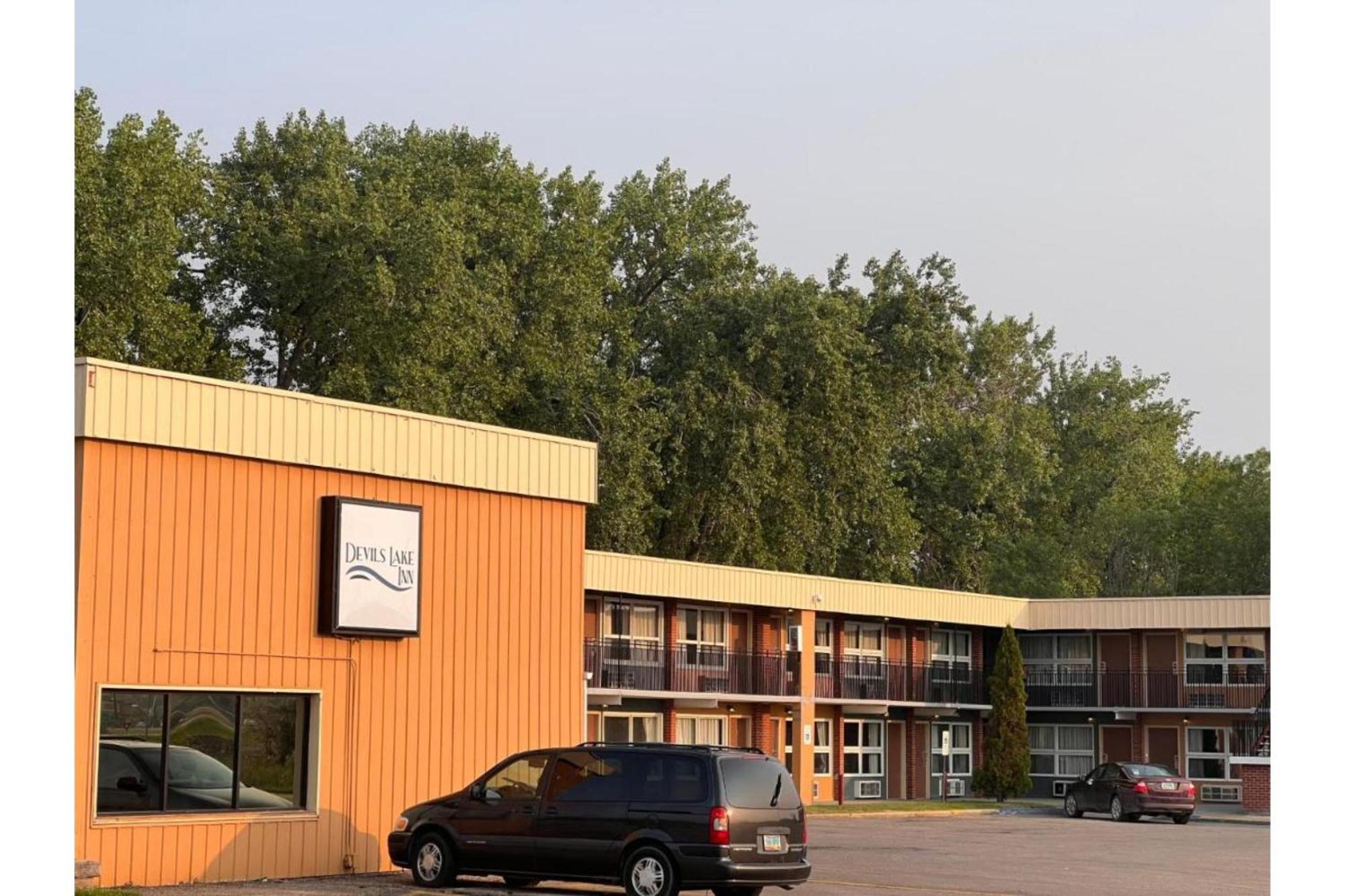 Devils Lake Inn By Oyo Near Devils Lake Regional Airport Exteriör bild