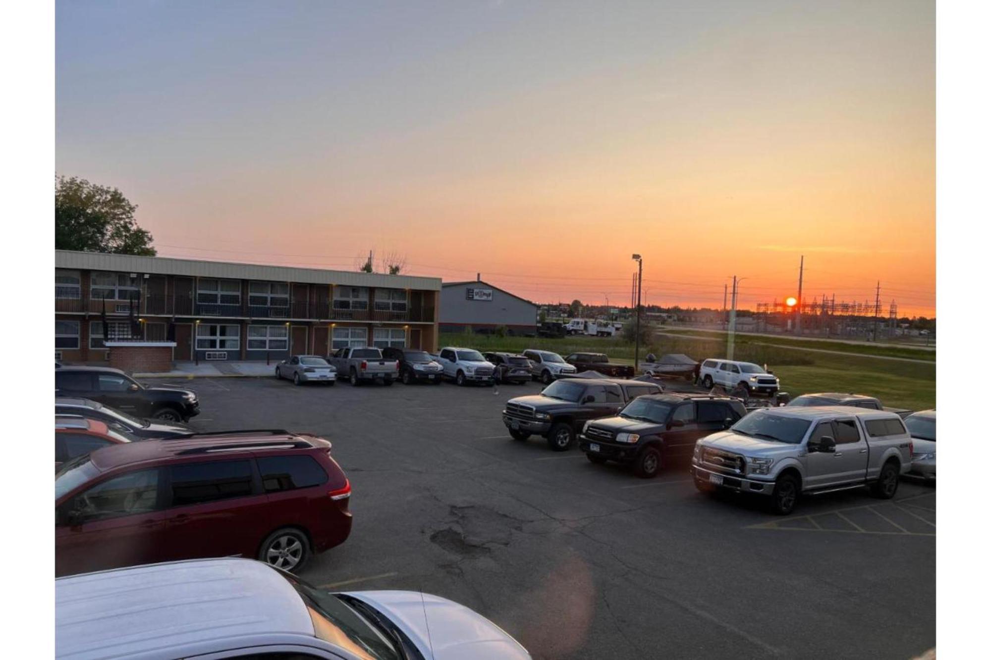 Devils Lake Inn By Oyo Near Devils Lake Regional Airport Exteriör bild