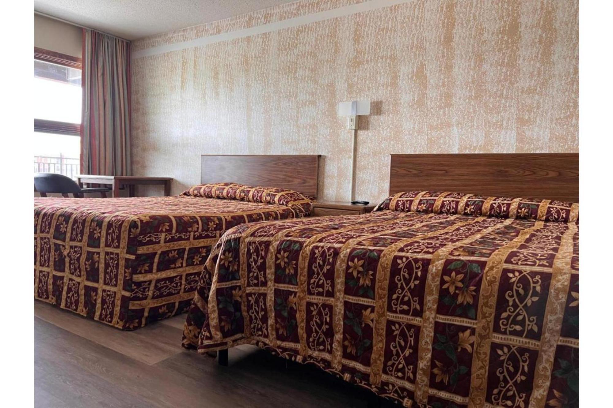 Devils Lake Inn By Oyo Near Devils Lake Regional Airport Exteriör bild