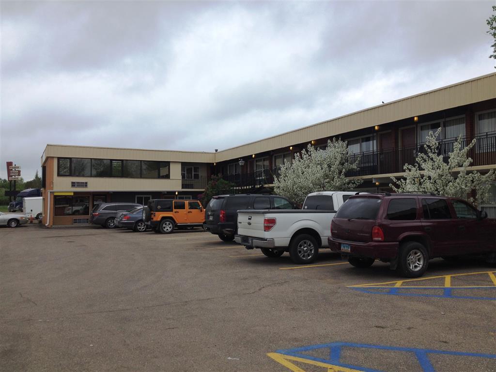 Devils Lake Inn By Oyo Near Devils Lake Regional Airport Exteriör bild